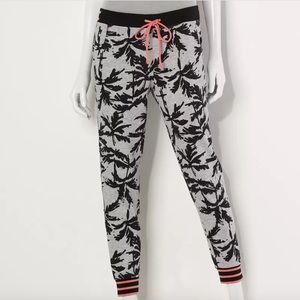 💛 {2 for $15} M Princess Vera Wang 🌴 Joggers